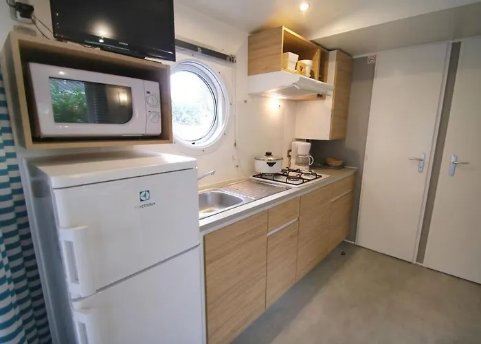 Κάμπινγκ Paradis Les Pins 4*